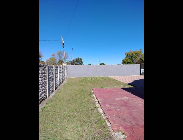 3 BEDROOM FREEHOLD FOR SALE IN DURNACOL
